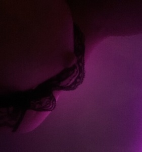 Adél (38 éves) - Telefon: +36 20 / 482-7170 - Budapest, XIV