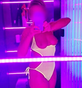 Adrienn (42 éves) - Telefon: +36 30 / 564-0649 - Budapest, XI