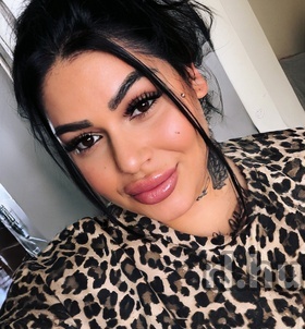 AdriennVIP Budapest szexpartner lányok