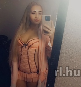 Amanda (22 éves) - Telefon: +36 30 / 841-4285 - Cegléd