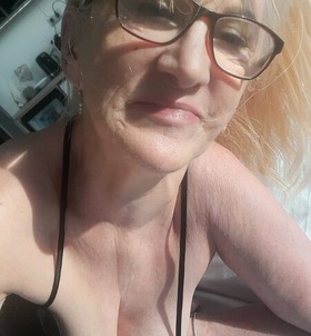 Ani (71+ éves, Nő) - Telefon: +36 70 / 316-2179 - Győr, szexpartner