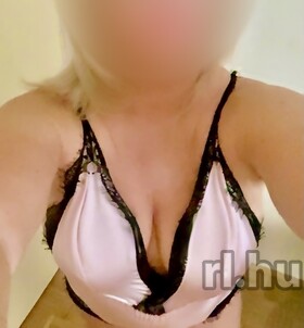 Anissza Budapest szexpartner lányok