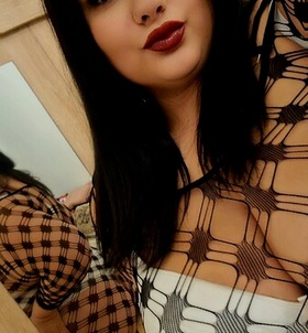 Auróra (25+ éves, Nő) - Telefon: +36 20 / 446-6884 - Győr Belváros Első emeleti  liftes lakás , szexpartner