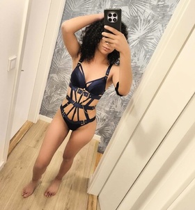 Aysah (23 éves) - Telefon: +36 30 / 685-5444 - Salgótarján