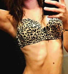 Bella (19 éves) - Telefon: +36 70 / 166-3801 - Győr