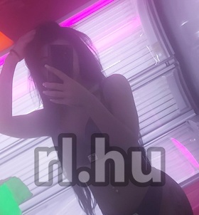 Chloe (18 éves) - Telefon: +36 20 / 497-6262 - Budapest