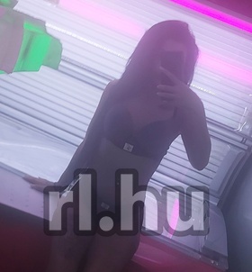 Chloe (18 éves) - Telefon: +36 20 / 497-6262 - Budapest