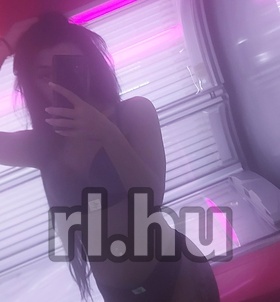 Chloe (18 éves) - Telefon: +36 20 / 497-6262 - Budapest