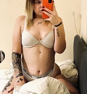 Daniella (23 éves) - Telefon: +36 70 / 342-5365 - Budapest, VI