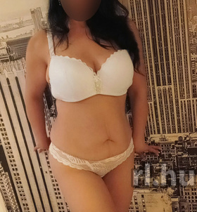 Dia (25 éves) - Telefon: +36 70 / 531-8412 - Budapest, V