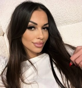 Diana (24 éves) - Telefon: +36 30 / 715-9877 - Kecskemét