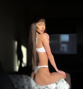 Diana (24 éves) - Telefon: +36 30 / 715-9877 - Kecskemét