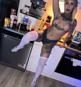 Dorina Pécs escort girls