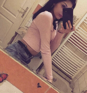 Elizabet (20+ éves) - Telefon: +36 30 / 754-8901 - Mosonmagyaróvár