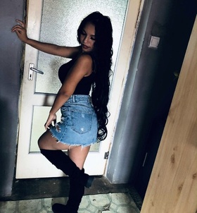 Evelin (18+ éves) - Telefon: +36 30 / 756-2220 - Győr