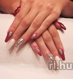 Sz�kesfeh�rv�r, Fanni 06206182283
