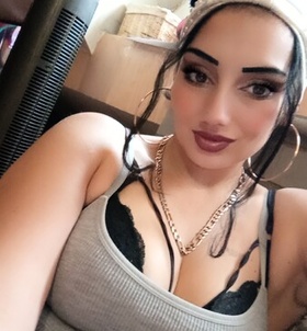 Flymolly (23 éves) - Telefon: +36 30 / 567-3153 - Kecskemét