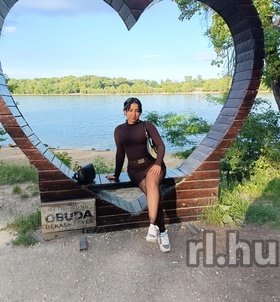 Budapest, Gina 06301352446
