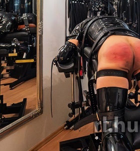 Sz�kesfeh�rv�r, HannaBDSM 06202209422