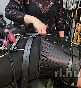 Sz�kesfeh�rv�r, HannaBDSM 06202209422