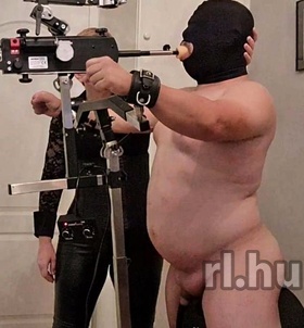 Sz�kesfeh�rv�r, HannaBDSM 06202209422