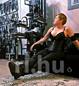 Sz�kesfeh�rv�r, HannaBDSM 06202209422