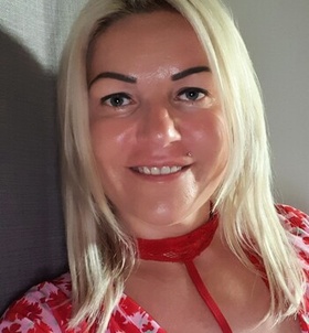 Heni (34 éves) - Telefon: +36 70 / 301-2475 - Győr