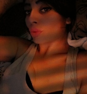 Henna (30 éves) - Telefon: +36 70 / 257-7342 - Bicske