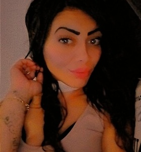 Henna (30 éves) - Telefon: +36 70 / 257-7342 - Bicske