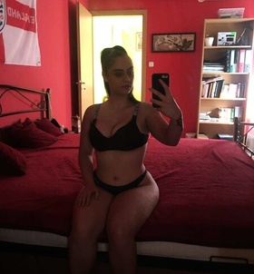 Izabella (21+ éves) - Telefon: +36 70 / 261-6097 - Kiskunlacháza