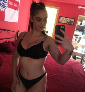 Izabella (21+ éves) - Telefon: +36 70 / 261-6097 - Kiskunlacháza