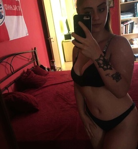 Izabella (21+ éves) - Telefon: +36 70 / 261-6097 - Kiskunlacháza