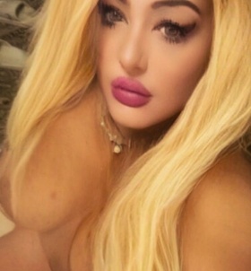 Jázmin (28 éves) - Telefon: +36 20 / 517-6920 - Eger