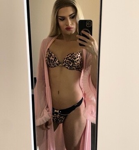 Jonelle (20 éves) - Telefon: +36 20 / 925-3492 - Szeged