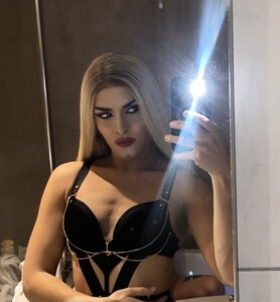 Jonelle (20 éves, Travi) - Telefon: +36 20 / 925-3492 - Szeged, szexpartner