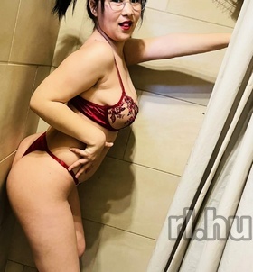 Karolina (24 éves, Nő) - Telefon: +36 70 / 364-2689 - Budapest, VII., szexpartner