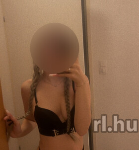P�cs, Larina 06702369388