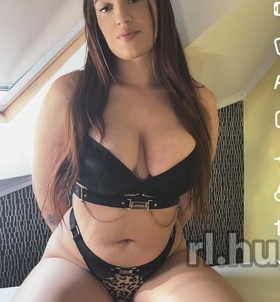 Laura (21 éves) - Telefon: +36 20 / 997-2460 - Kaposvár