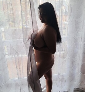 Laura (23 éves) - Telefon: +36 30 / 462-0302 - Debrecen