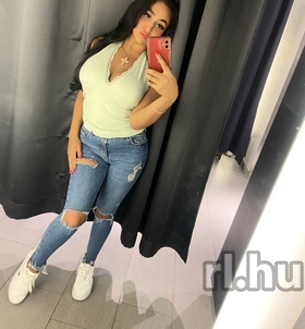 Laura (18+ éves) - Telefon: +36 30 / 648-5922 - Siófok