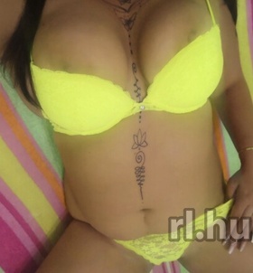 Laura_Vip Budapest szexpartner lányok