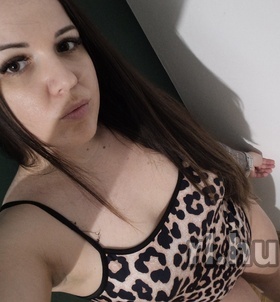 Lea Gyöngyös Erotische Massage Mädchen