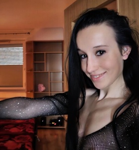 Lili (24 éves) - Telefon: +36 70 / 282-6089 - Budapest, IV