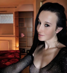 Lili (24 éves) - Telefon: +36 70 / 282-6089 - Budapest, IV