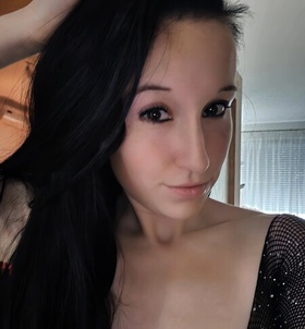 Lili (24 éves) - Telefon: +36 70 / 282-6089 - Budapest, IV