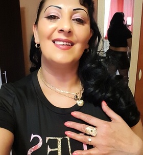 Lívia (39+ éves) - Telefon: +36 30 / 534-5285 - Budapest, XV