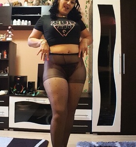 Lívia (39+ éves) - Telefon: +36 30 / 534-5285 - Budapest, XV