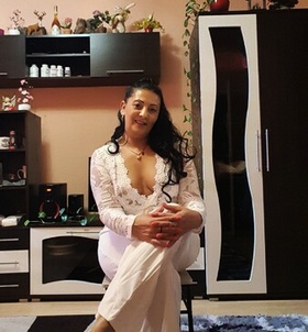 Lívia (39+ éves) - Telefon: +36 30 / 534-5285 - Budapest, XV