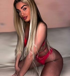 Melany (21+ éves) - Telefon: +36 30 / 674-5685 - Debrecen