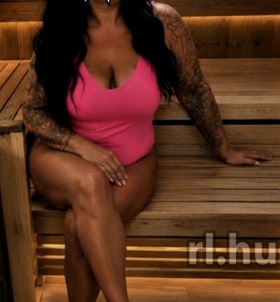 Mélytorkú_Barbi Budapest escort Mädchen